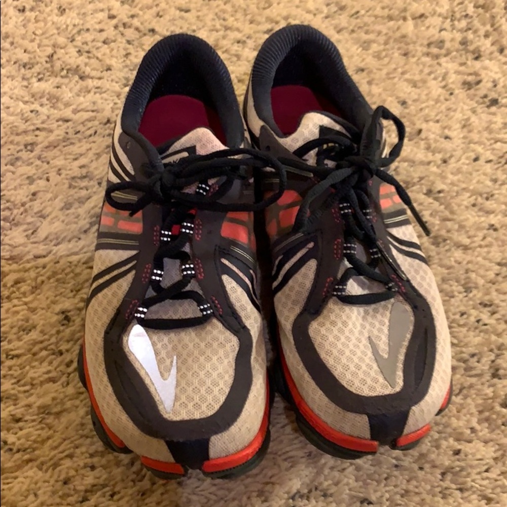 Brooks Pure Connect running shoes. 8.5